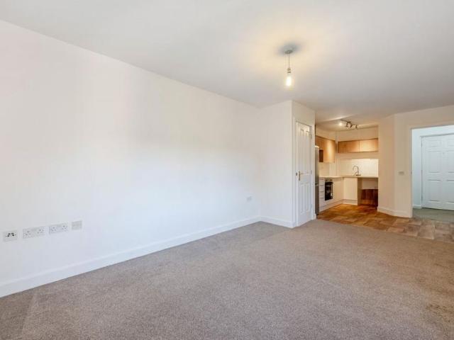 Apartment for rent in Moses Gate, Lee Bank