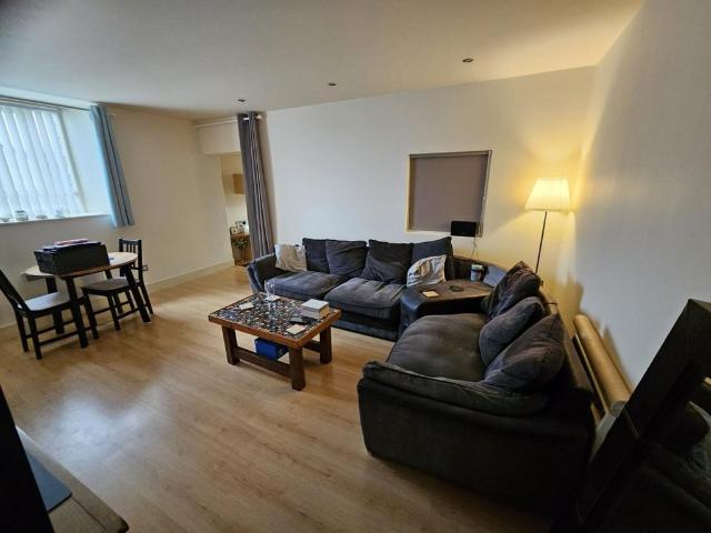 Flat for rent in Lindley, West Yorkshire
