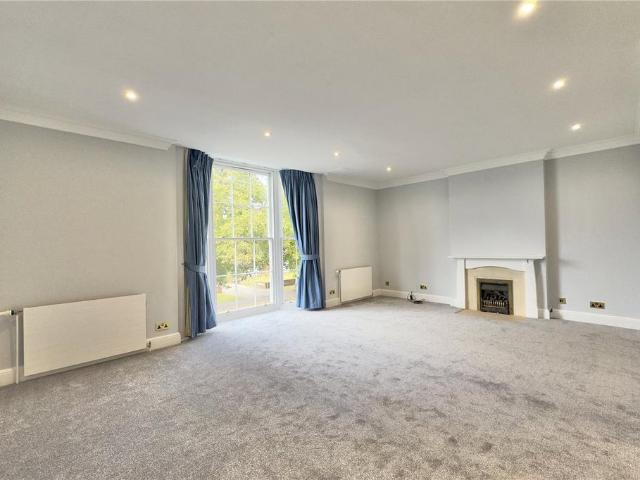 Flat for rent in Beaconsfield, Knotty Green