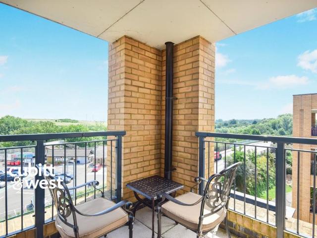 Flat for rent in Hackbridge, Greater London