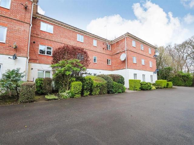 Flat for rent in North Meols, Roby Mill