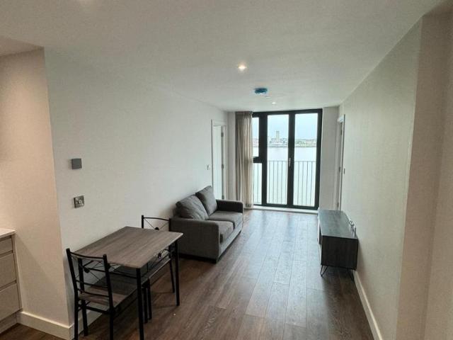 Flat for rent in Calderstones