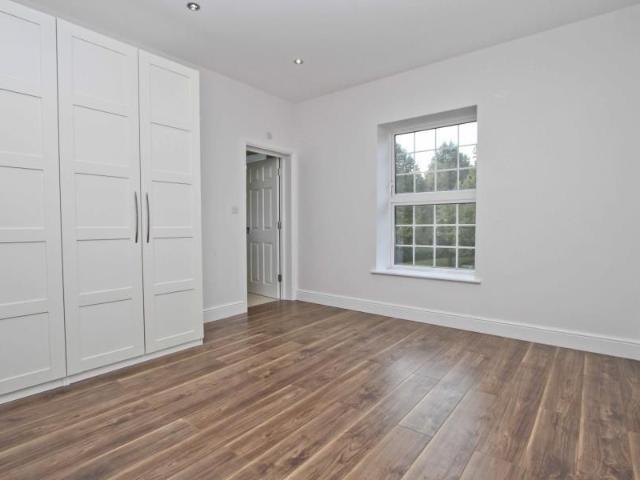 Apartment for rent in Northwood, Greater London