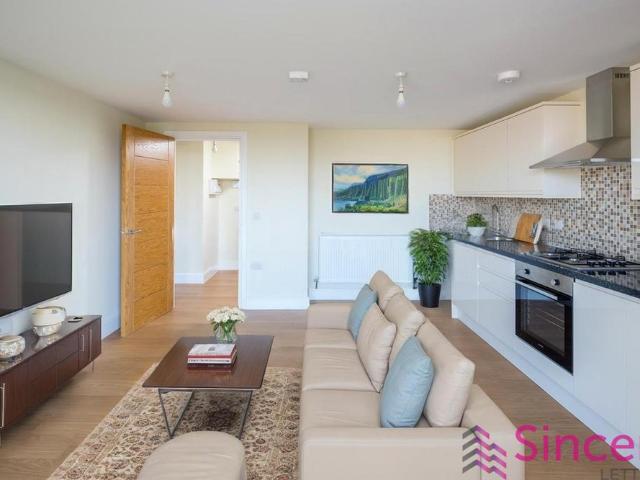 Apartment for rent in Seven Kings, Greater London