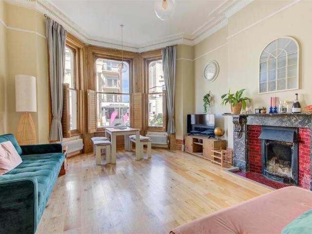 Flat for rent in Aldrington