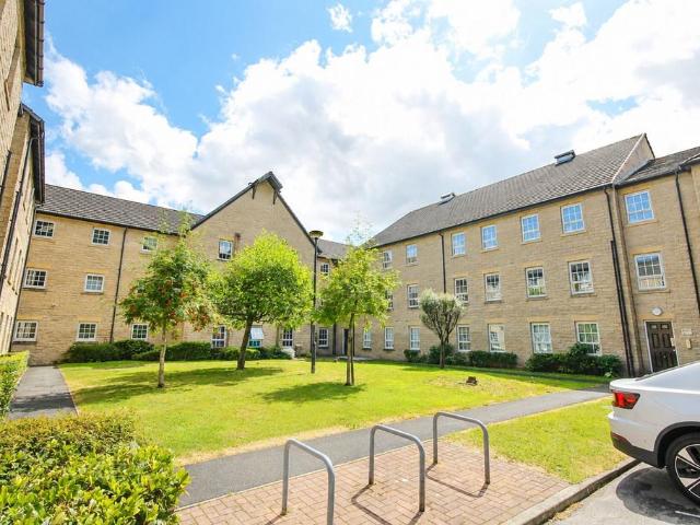 Flat for rent in Clough, Burnedge
