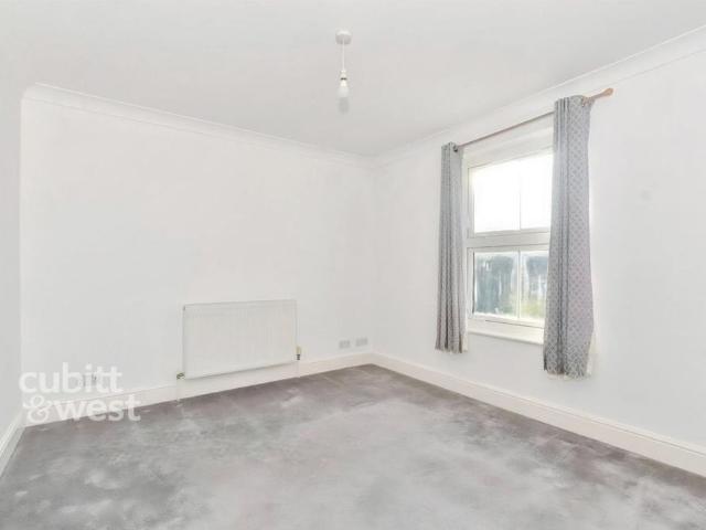 Apartment for rent in Fole, Surrey