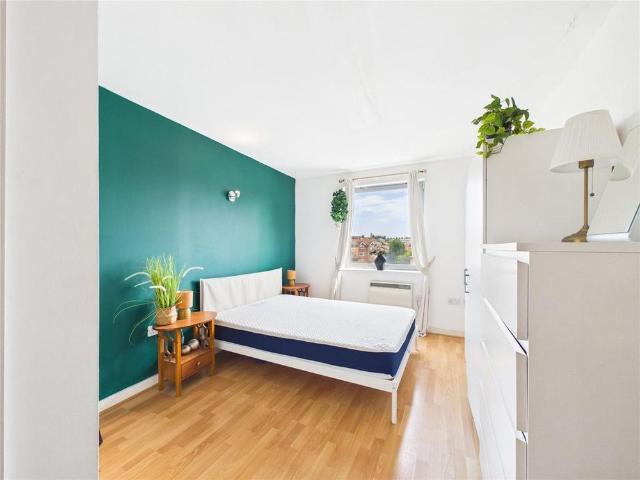Apartment for rent in London Borough of Lewisham, Ladywell