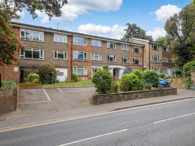 Flat for rent in Carshalton Beeches, Greater London