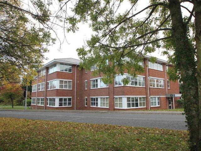 Flat for rent in Emmbrook, Wokingham