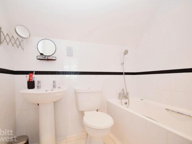 Apartment for rent in Monks Orchard, Croydon