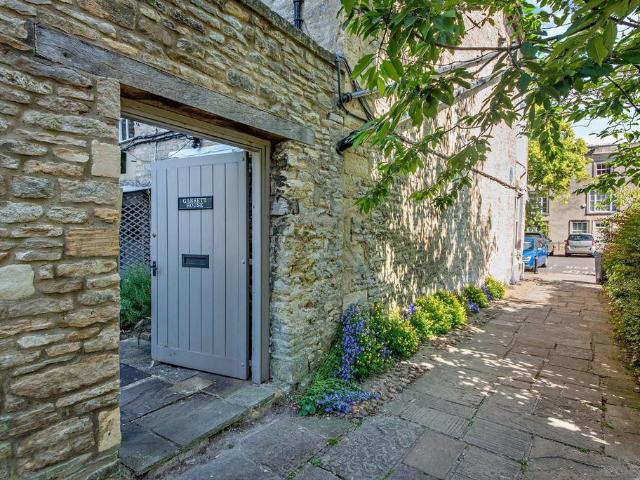 Flat for rent in Black Bourton, Oxfordshire