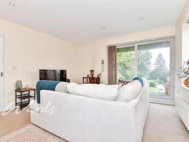 Apartment for rent in Leybourne, Bourne Vale