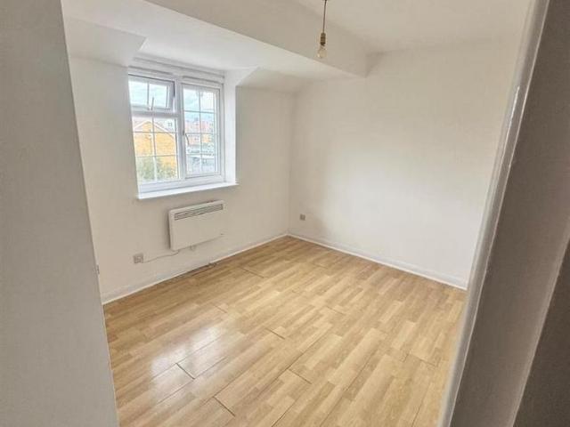 Apartment for rent in London Borough of Merton, Mitcham