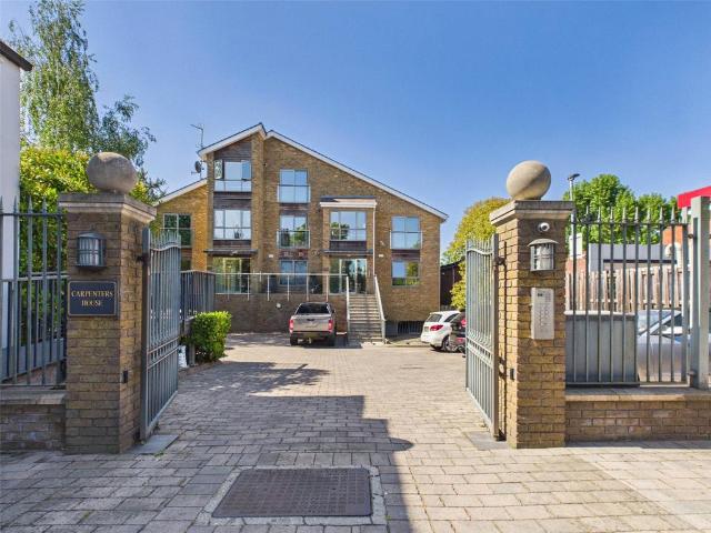 Flat for rent in Hampton, Greater London