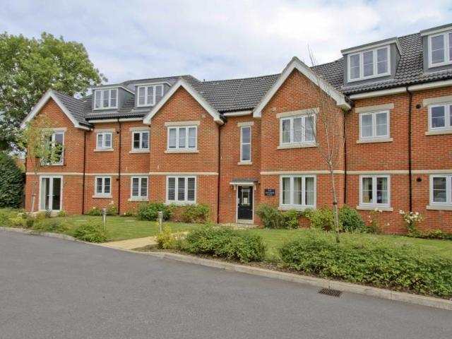 Flat for rent in Harrow Weald, Greater London
