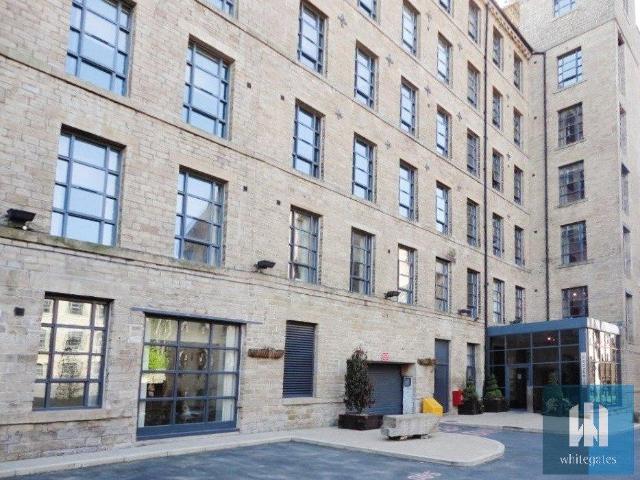 Flat for rent in Longwood, Leymoor