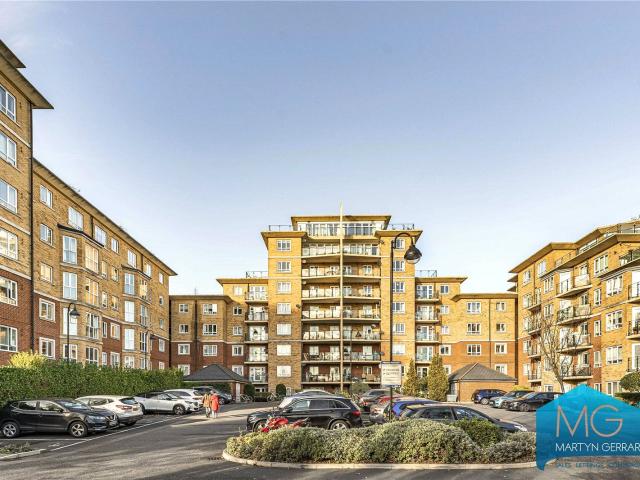 Apartment for rent in Fallow Corner, Greater London