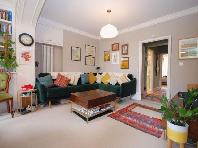 Apartment for rent in Oval, Greater London