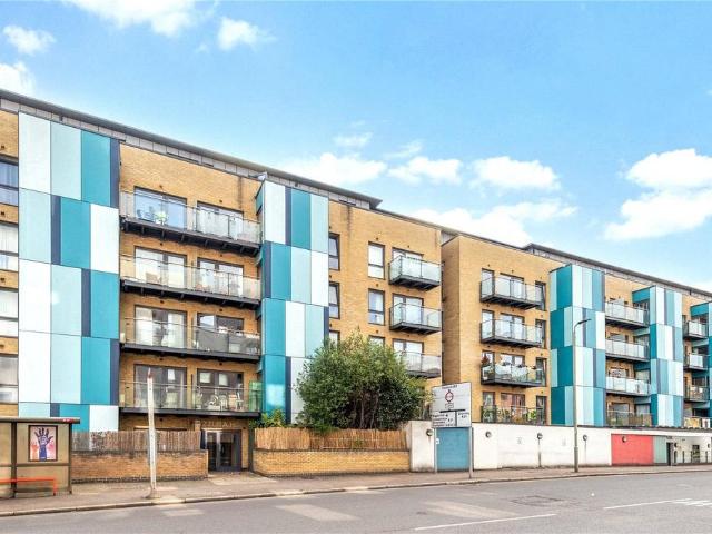Flat for rent in Widmore, Greater London