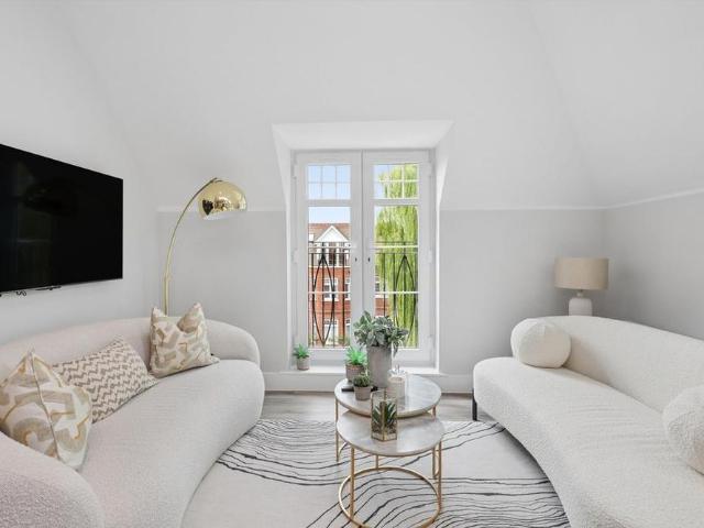 Apartment for rent in Lower Green Esher, Blackhills