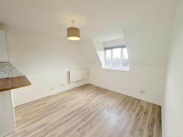 Apartment for rent in Mile End, Fordham Heath