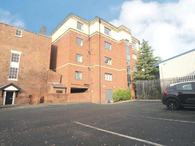 Flat for rent in Calderstones
