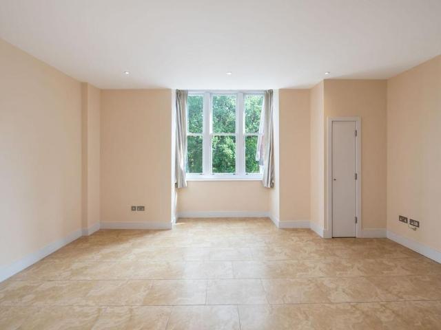 Apartment for rent in Red Hill, Surrey