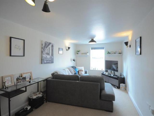 Apartment for rent in Stone, Monks Orchard