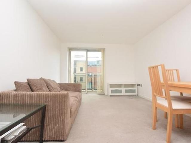 Apartment for rent in Fountainhead, West Yorkshire