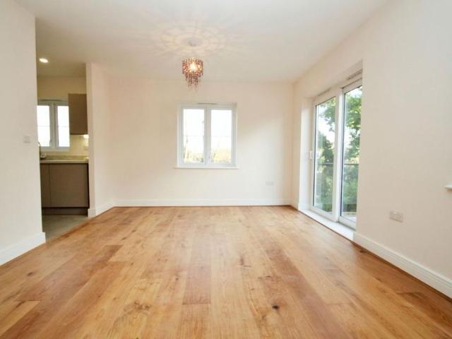 Apartment for rent in Cowley, Greater London