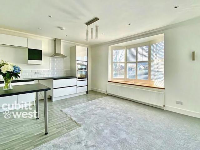 Apartment for rent in Littlecote, West Sussex