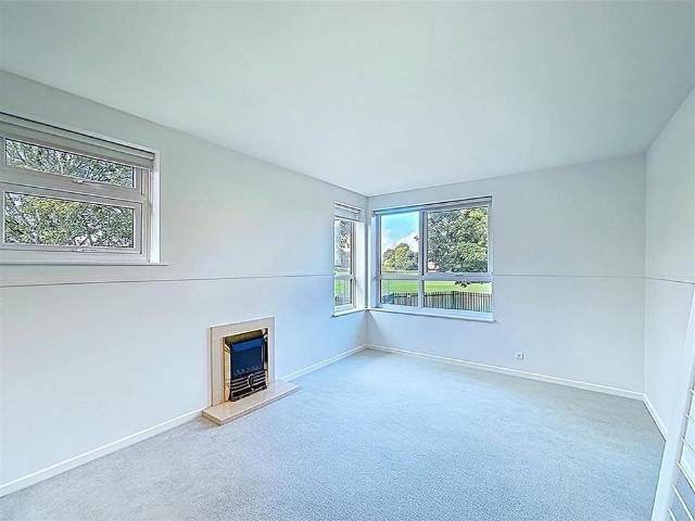 Apartment for rent in Ladyes Hills, Warwick