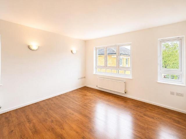 Apartment for rent in Lower Feltham, Greater London