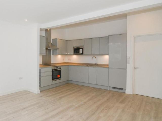 Apartment for rent in Strawberry Hill, Greater London