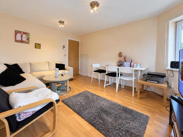 Apartment for rent in Birchgrove, Cardiff
