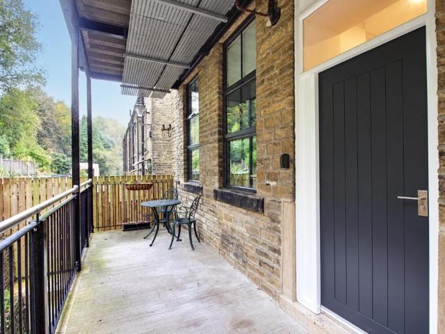 Flat for rent in Birchcliffe, Calderdale