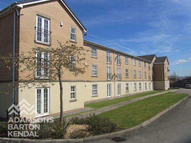 Flat for rent in Burnedge, Greater Manchester