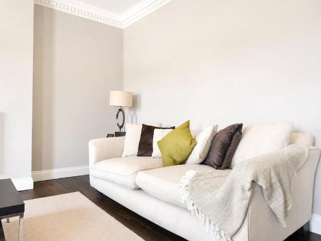 Apartment for rent in Fole, Surrey