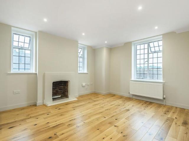 Apartment for rent in Lower Green Esher, Blackhills