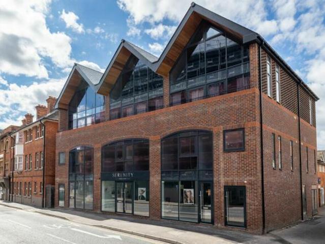 Flat for rent in Heol-las, Surrey
