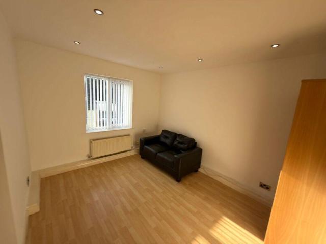 Apartment for rent in Woodhouse, West Yorkshire