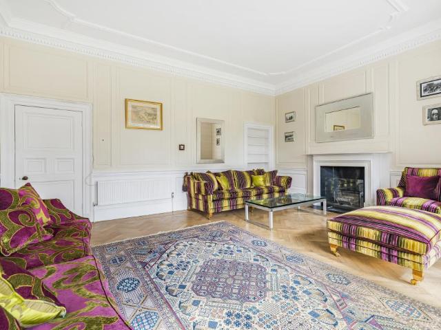 Flat for rent in Sunningdale