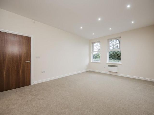 Apartment for rent in St James, Sandown Park