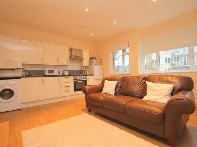 Apartment for rent in Iver, Richings Park