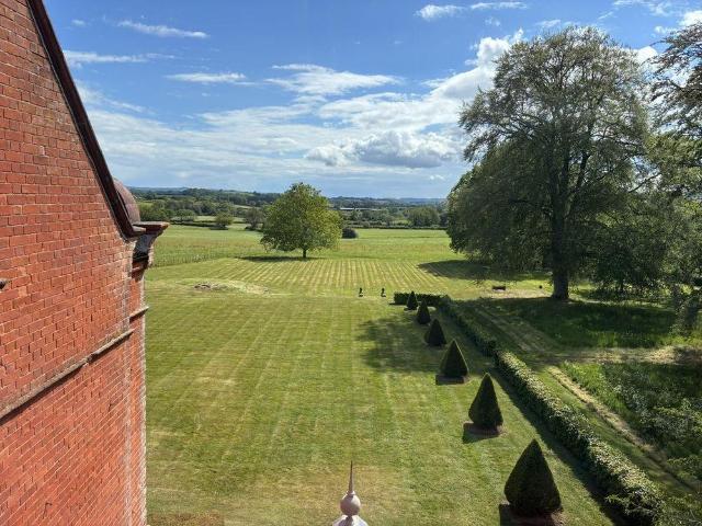 Apartment for rent in Littlecote, West Sussex