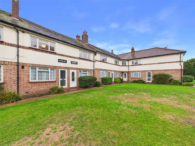 Flat for rent in London Borough of Richmond upon Thames, Greater London