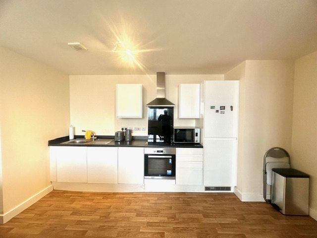 Flat for rent in Dixons Green, West Midlands