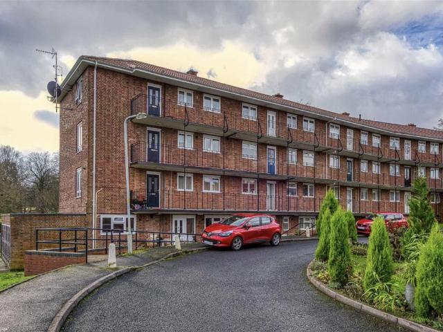 Flat for rent in Goldthorn Hill, Compton