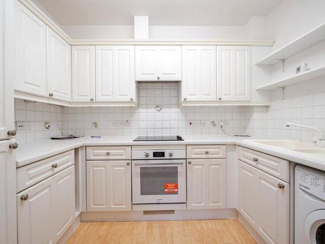 Apartment for rent in Ashlyns Estate, Pouchen End